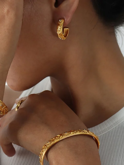 COMMENSE Earrings|Accessories^Embossed Pattern Zircon Hoop Earrings Gold