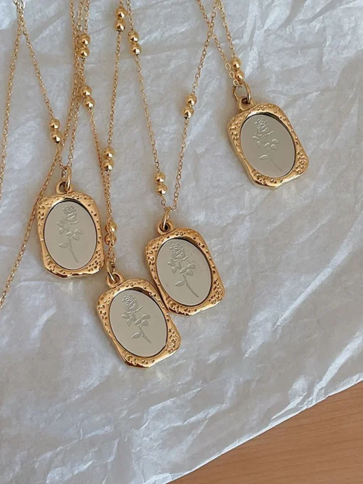 COMMENSE Necklaces|Accessories^Embossed Rose Square Pendant Necklace Gold