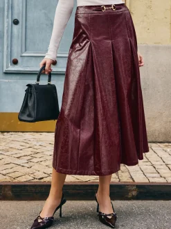 COMMENSE Skirts|Bottoms^Metal-Detail Pleated Faux Leather Skirt Burgundy