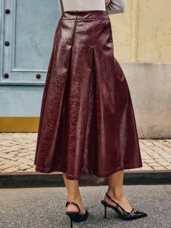 COMMENSE Skirts|Bottoms^Metal-Detail Pleated Faux Leather Skirt Burgundy