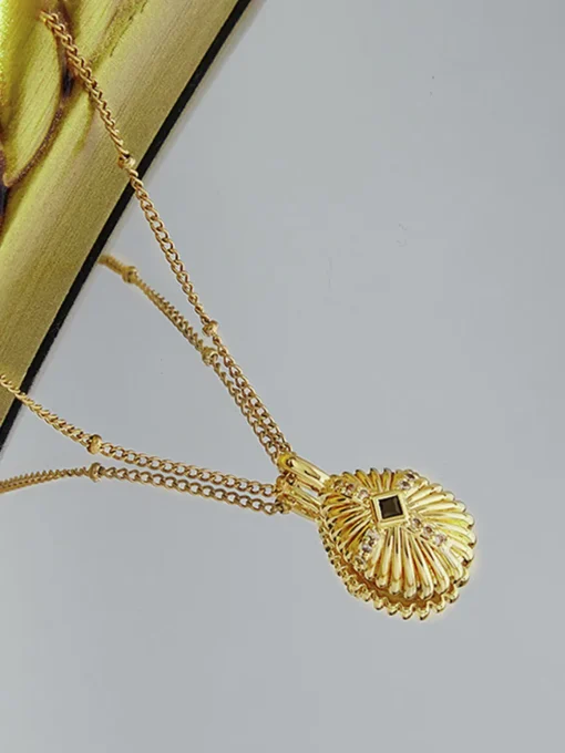 COMMENSE Necklaces|Accessories^Shell Cross Set Diamond Pendant Necklace Gold