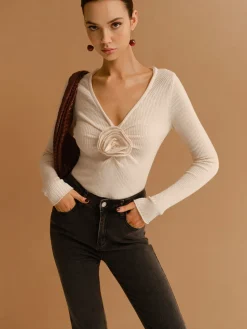 COMMENSE Tops^V-Neck 3D Flower Pleated Slim Blouse Off-White
