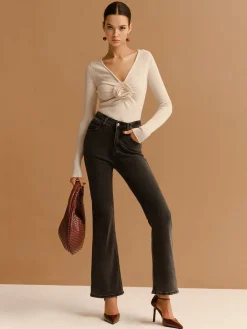 COMMENSE Tops^V-Neck 3D Flower Pleated Slim Blouse Off-White